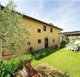 A selection of 2-3 bedroom apartments with shared pool near Florence, Sleeps 4-6